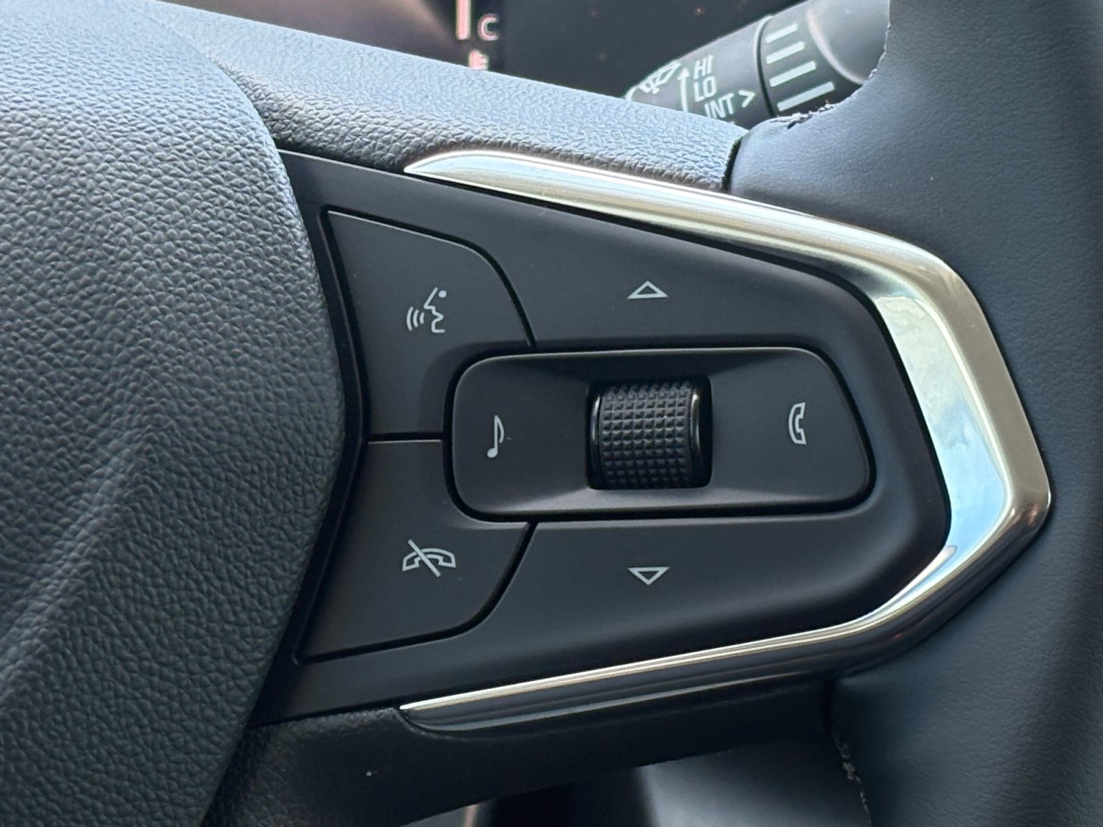 New 2026 Chevrolet Trax LT w/ Driver Confidence Package FWD image 24