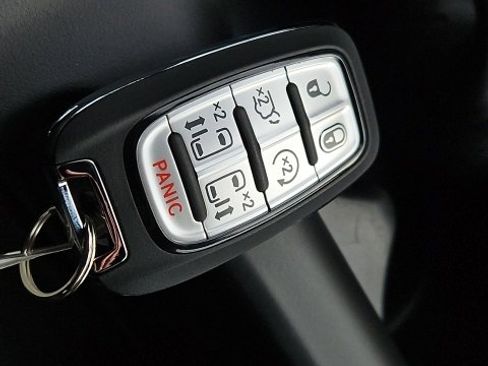 New 2026 Chrysler Pacifica Select image 42