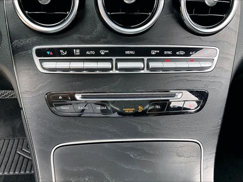 Used 2019 Mercedes-Benz GLC 300 image 32