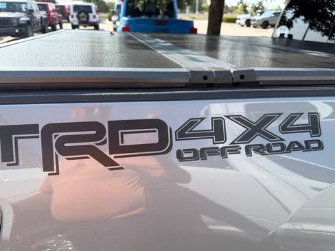 Used 2020 Toyota Tacoma TRD Off-Road w/ TRD Premium Off Road Package AWD/4WD image 6