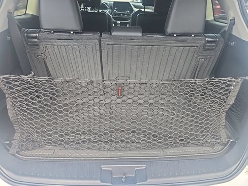 Used 2024 Toyota Highlander XLE FWD image 10