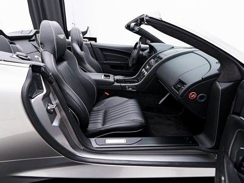 Used 2016 Aston Martin DB9 GT RWD image 48