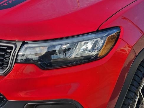 Used 2025 Jeep Compass Trailhawk AWD/4WD image 9