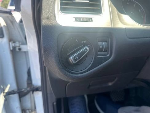 Used 2016 Volkswagen Golf S FWD image 20