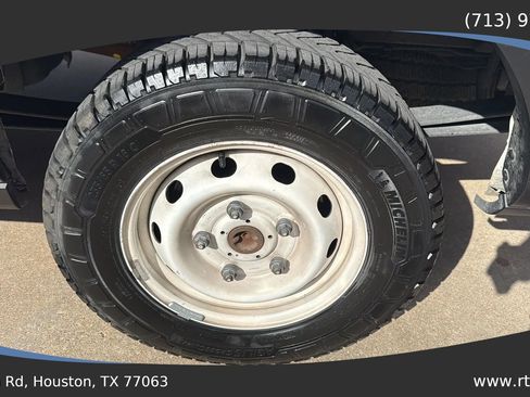 Used 2019 Ford Transit 250 130 Low Roof image 16