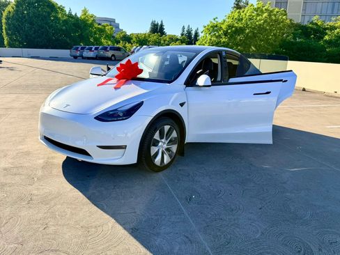 Used 2022 Tesla Model Y Long Range AWD/4WD image 47