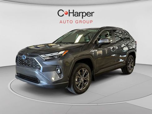 Used 2022 Toyota RAV4 XLE Premium AWD/4WD image 7