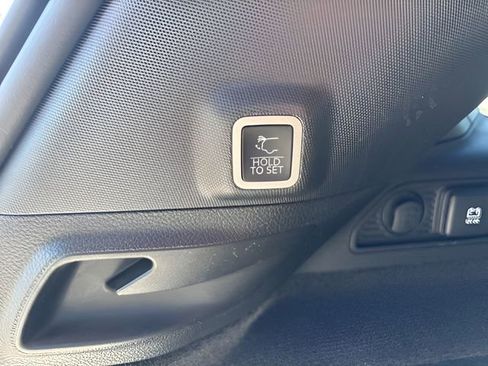 Used 2022 Jeep Grand Cherokee Overland AWD/4WD image 35
