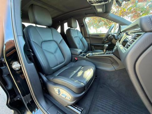 Certified 2026 Porsche Macan AWD/4WD image 18