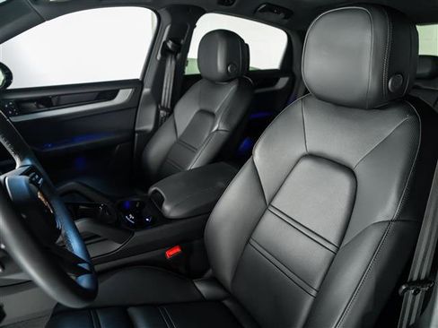 Certified 2025 Porsche Cayenne Coupe image 5