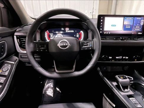 Used 2026 Nissan Rogue Platinum AWD/4WD image 5