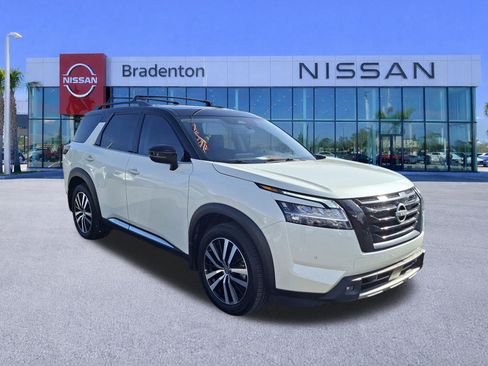 Certified 2023 Nissan Pathfinder Platinum AWD/4WD image 3