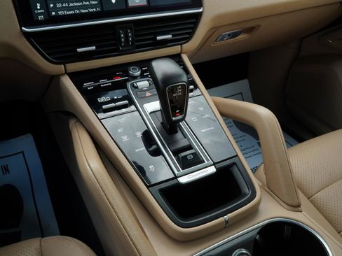 Used 2020 Porsche Cayenne AWD/4WD image 39