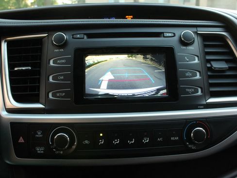 Used 2016 Toyota Highlander LE image 34