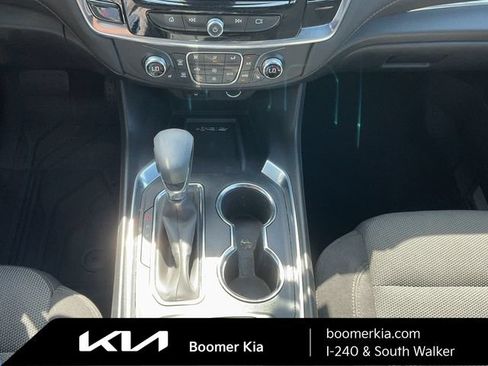 Used 2023 Chevrolet Traverse LT FWD image 24