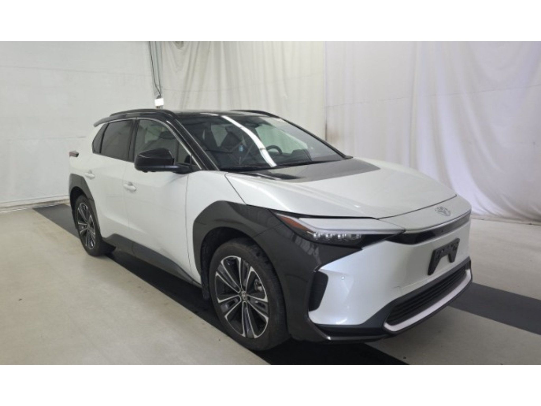 Used 2024 Toyota bZ4X AWD w/ Weather Package image 2