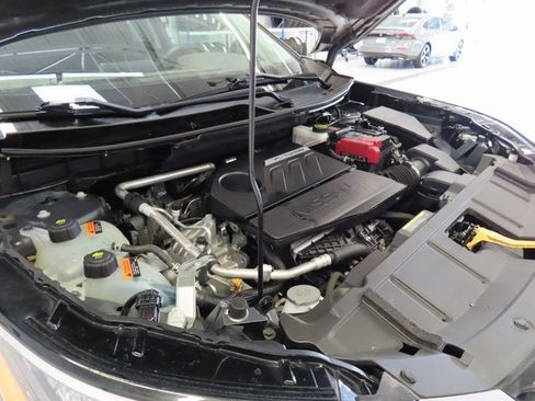 Used 2023 Nissan Rogue S image 35