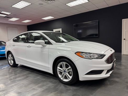 Used 2018 Ford Fusion SE FWD image 4