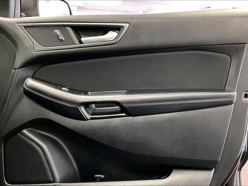 Used 2018 Ford Edge SE image 23