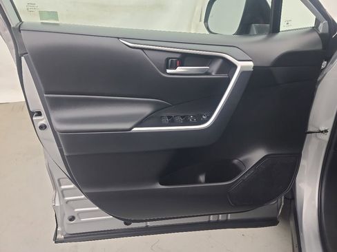 Used 2025 Toyota RAV4 XLE AWD/4WD image 22