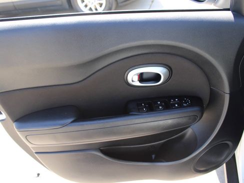 Used 2016 Kia Soul + FWD image 18