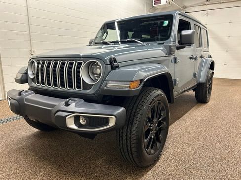 Used 2025 Jeep Wrangler Unlimited Sahara w/ Safety Group AWD/4WD image 5