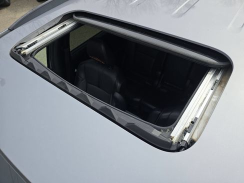 Used 2022 Honda Pilot TrailSport image 3
