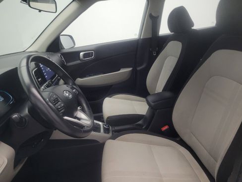 Used 2023 Hyundai Venue SEL FWD image 17