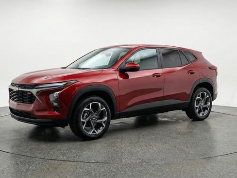 Used 2025 Chevrolet Trax LT image 3