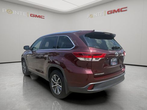 Used 2019 Toyota Highlander XLE AWD/4WD image 5