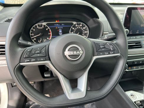 Used 2025 Nissan Altima 2.5 SV image 28