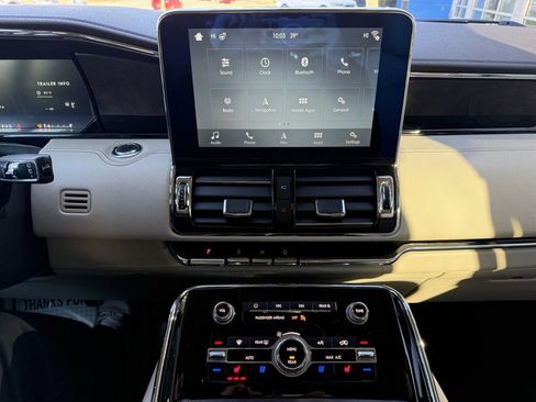 Used 2019 Lincoln Navigator Reserve image 23