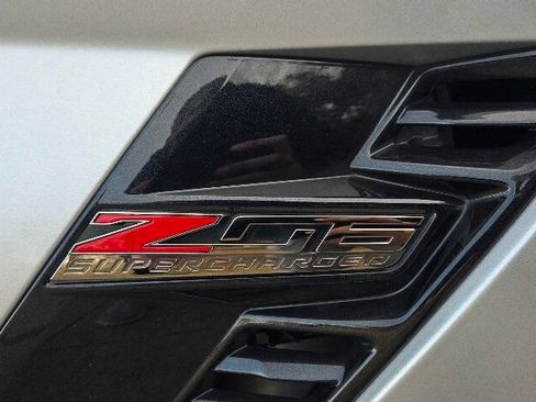 Used 2015 Chevrolet Corvette Z06 w/ 3LZ Preferred Equipment Group image 10