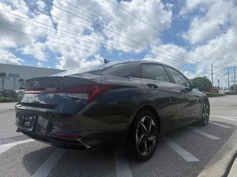Used 2021 Hyundai Elantra SEL w/ Convenience + Premium Package FWD image 5