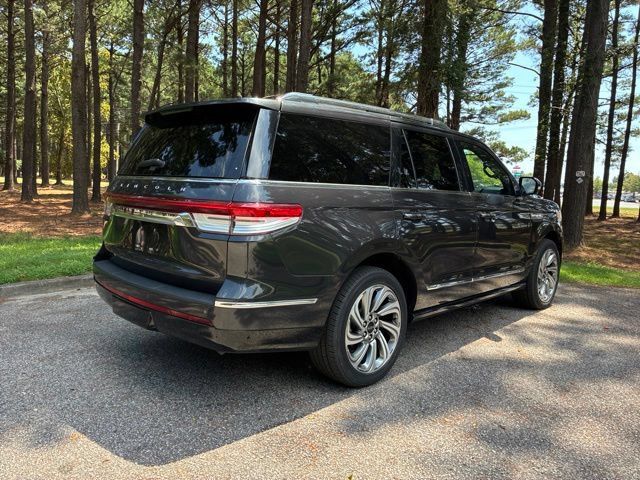 Certified 2023 Lincoln Navigator Reserve AWD/4WD image 3