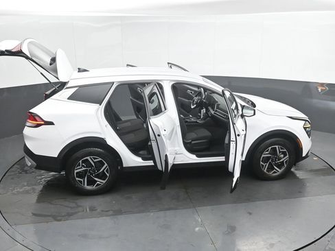 Used 2025 Kia Sportage LX AWD/4WD image 51