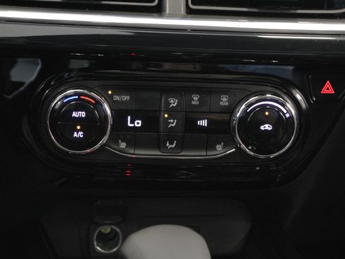 Used 2024 Chevrolet Trax RS w/ Sunroof Package FWD image 22