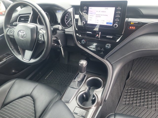 Used 2024 Toyota Camry SE FWD image 3