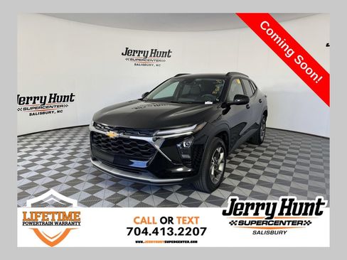 Used 2025 Chevrolet Trax LT image 1
