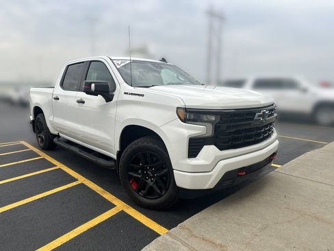 Used 2023 Chevrolet Silverado 1500 RST w/ Redline Edition AWD/4WD image 2