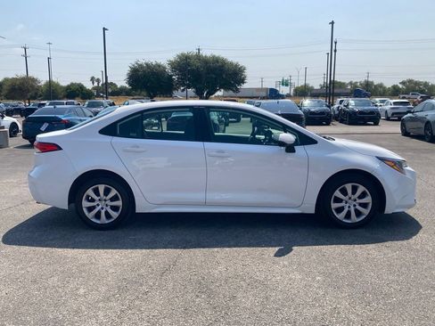 Used 2025 Toyota Corolla LE FWD image 4