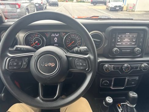 Used 2018 Jeep Wrangler Sport AWD/4WD image 13