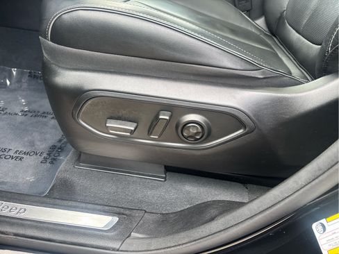 Used 2022 Jeep Grand Cherokee Overland AWD/4WD image 20
