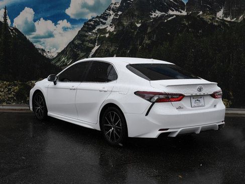 Certified 2023 Toyota Camry SE image 9