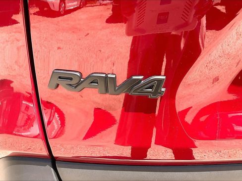 Used 2025 Toyota RAV4 XLE FWD image 10