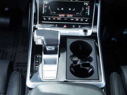 Certified 2025 Audi Q8 Prestige image 13