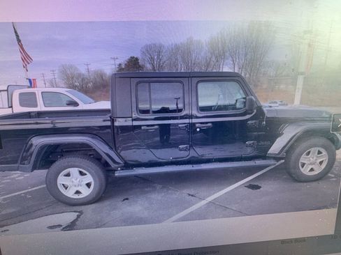 Used 2023 Jeep Gladiator Sport image 10