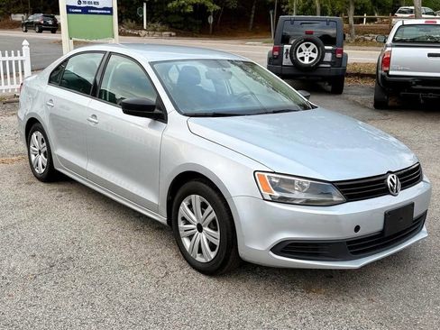 Used 2011 Volkswagen Jetta S image 2