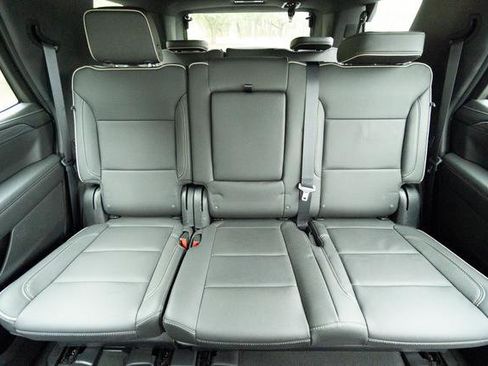 Used 2023 GMC Yukon SLT w/ SLT Luxury Package image 29