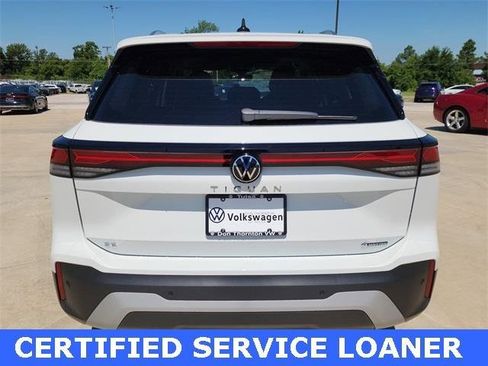 New 2025 Volkswagen Tiguan SE image 3